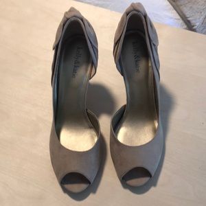 Kelly & Katie peep toe pump